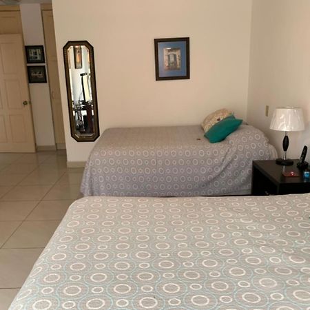 Campus Residencias Bed & Breakfast Кито Екстериор снимка