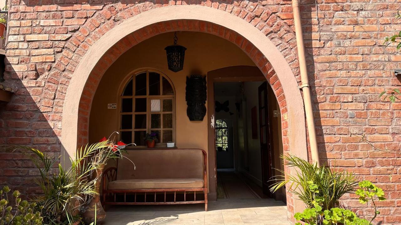 Campus Residencias Bed & Breakfast Кито Екстериор снимка