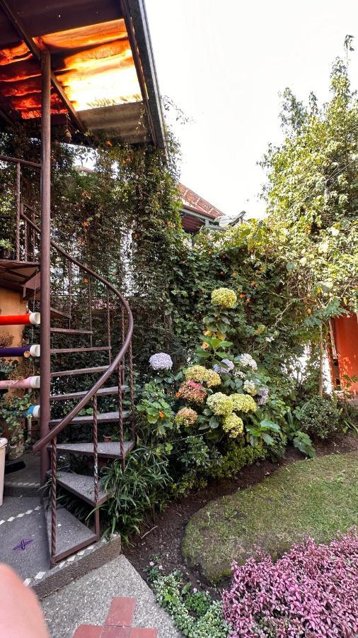 Campus Residencias Bed & Breakfast Кито Екстериор снимка