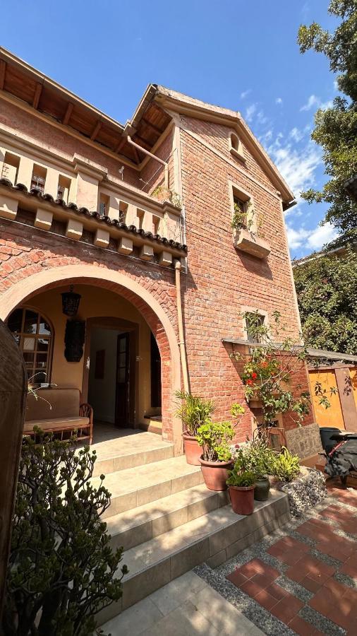 Campus Residencias Bed & Breakfast Кито Екстериор снимка