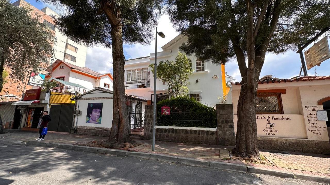 Campus Residencias Bed & Breakfast Кито Екстериор снимка