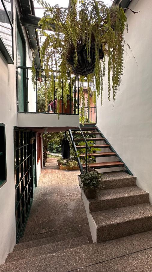 Campus Residencias Bed & Breakfast Кито Екстериор снимка