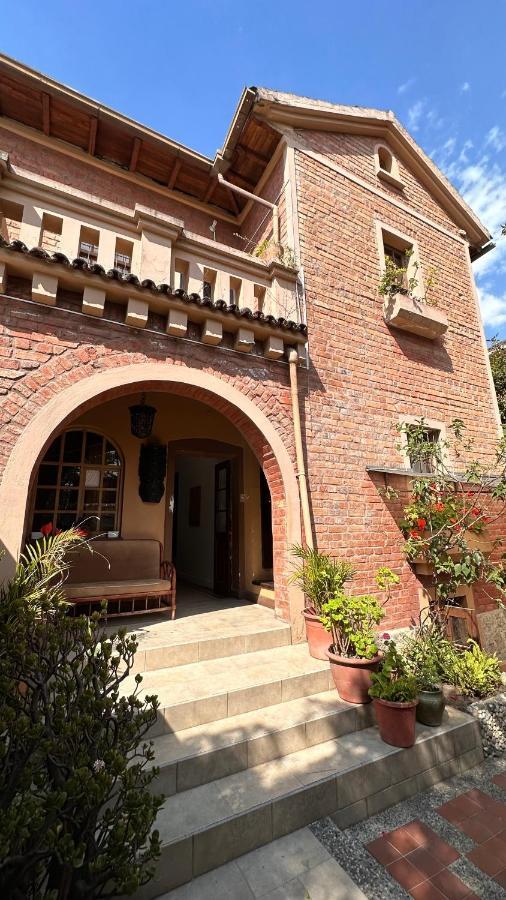 Campus Residencias Bed & Breakfast Кито Екстериор снимка
