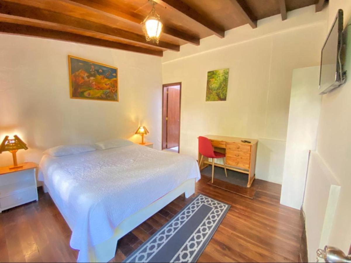 Campus Residencias Bed & Breakfast Кито Екстериор снимка