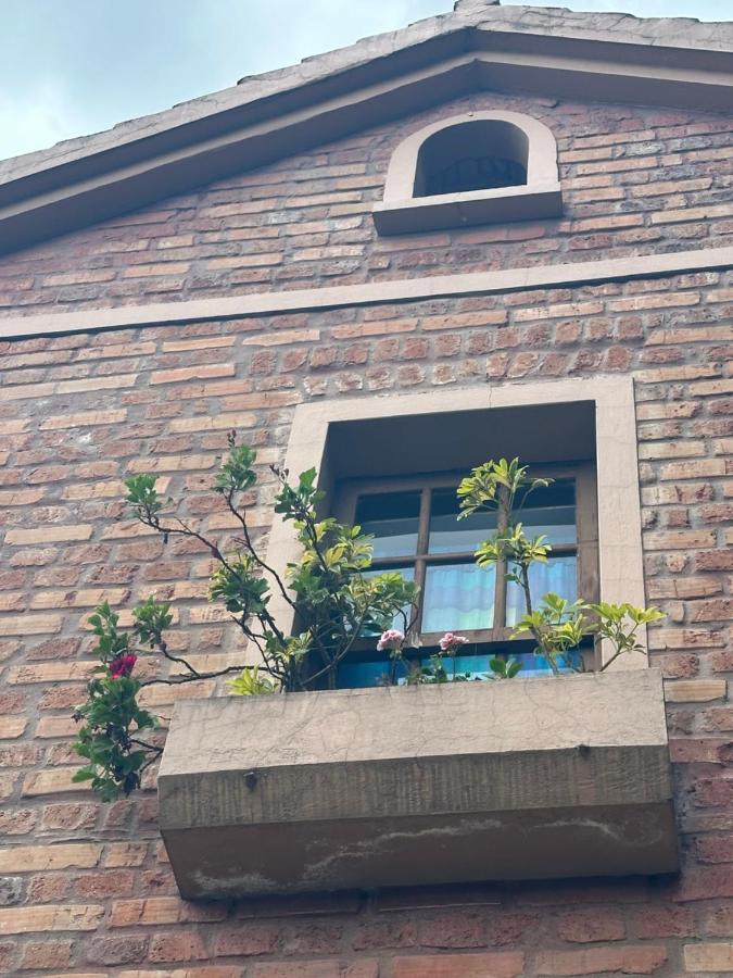 Campus Residencias Bed & Breakfast Кито Екстериор снимка