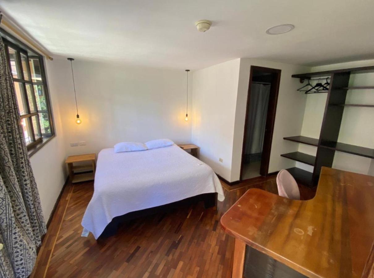Campus Residencias Bed & Breakfast Кито Екстериор снимка